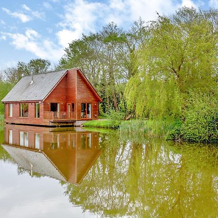 Anglesey Lakeside Lodges Менай-Бридж Екстер'єр фото