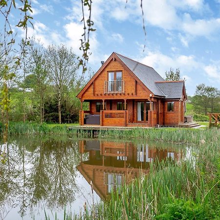 Anglesey Lakeside Lodges Менай-Бридж Екстер'єр фото
